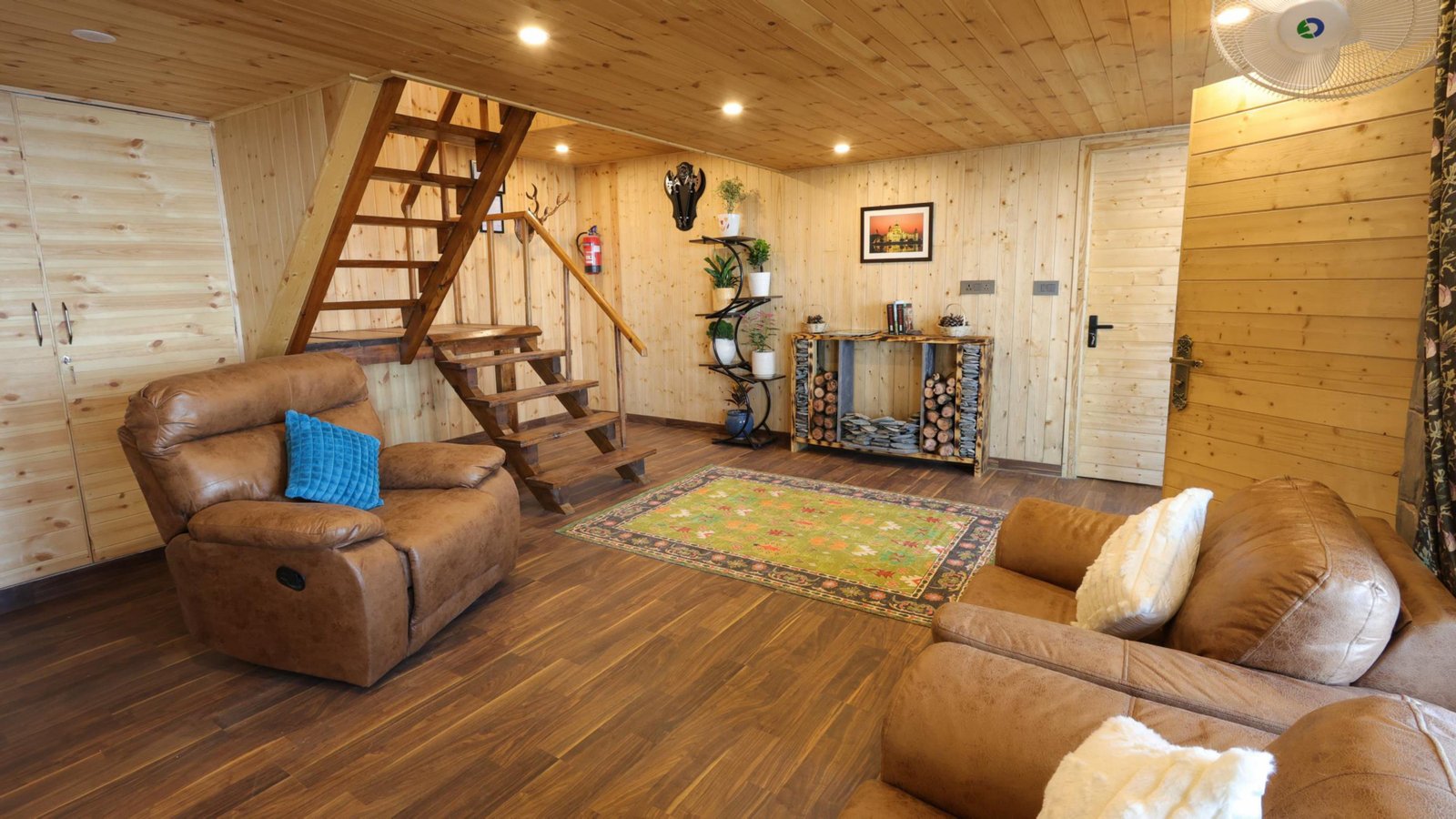 Hunters Lodge Image 3